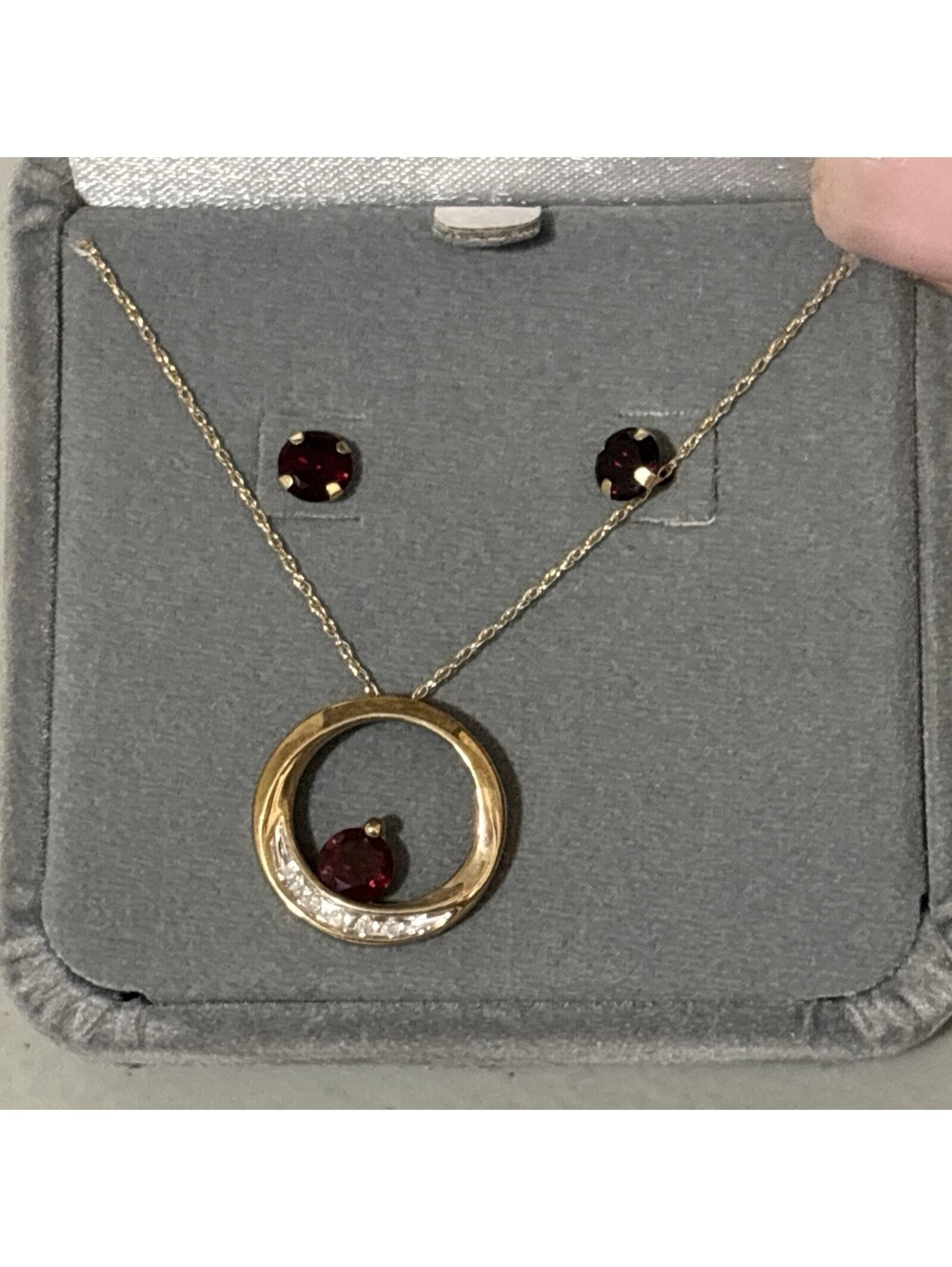 10K Yellow Gold 3/4 Carat Natural Diamond & Garnet Necklace Floating Circle 18"